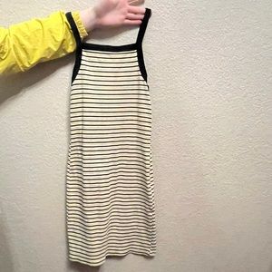 I’m selling my yellows and black dress